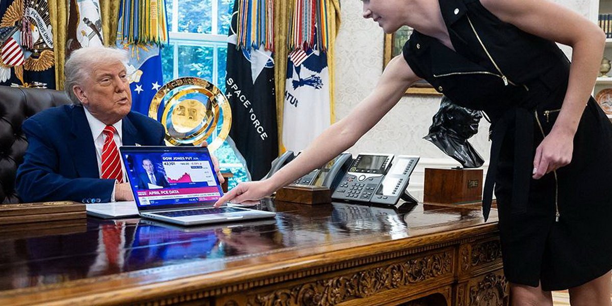 &laquo;Любовные письма Трампу&raquo;: в Белом доме разгорелся скандал из-за его 35-летней помощницы