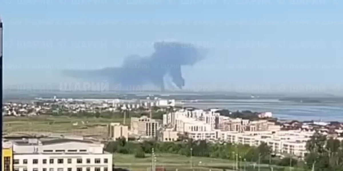 Взрывы в Нижнекамске 10.08.2026: атака БПЛА на Татарстан, что известно — тревога в 8 городах, аэропорты закрыты Взрывы в Нижнекамске 10.08.2026: атака БПЛА на Татарстан, что известно — тревога в 8 городах, аэропорты закрыты