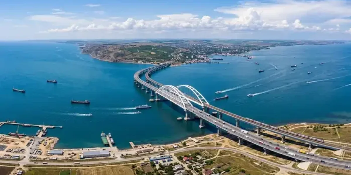 Атака БПЛА на Крым сегодня, 09.08.2026: взрывы ночью, воздушные тревоги в Севастополе, сводка Минобороны и что с Крымским мостом