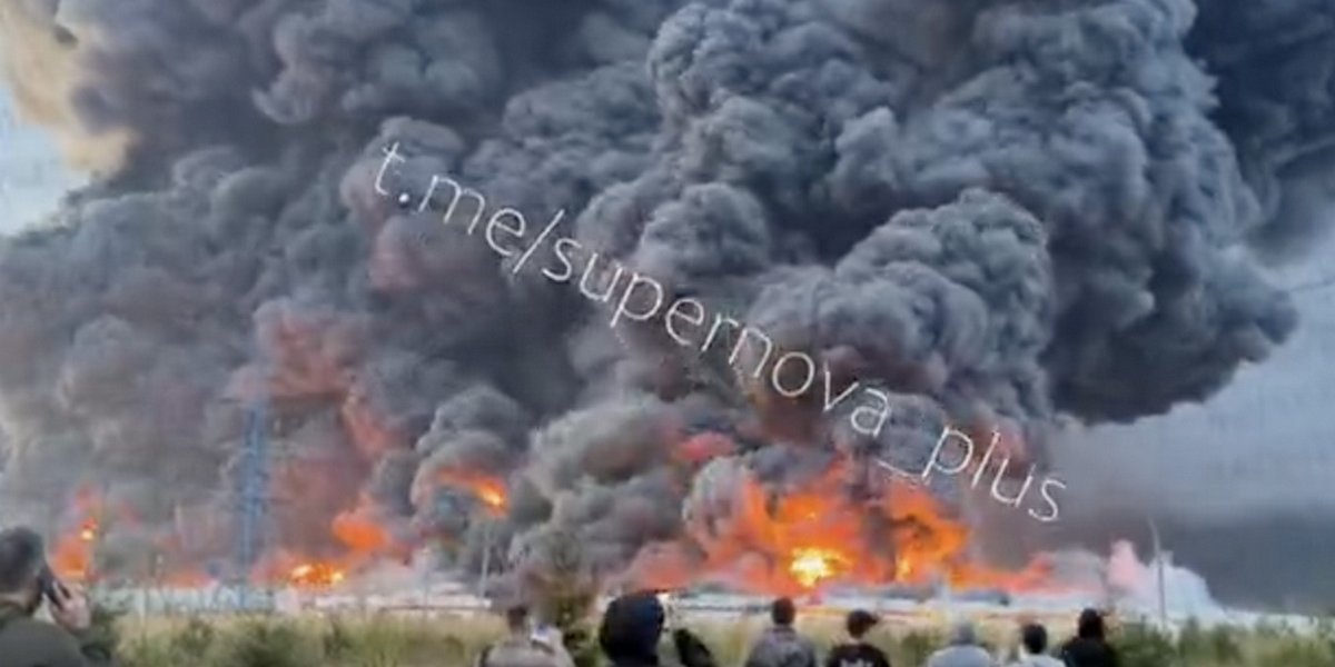 Более 600 БПЛА атаковали Москву и Подмосковье: у МКАД пострадали три человека, пожар на складе Wildberries в Подольске (ВИДЕО) Более 600 БПЛА атаковали Москву и Подмосковье: у МКАД пострадали три человека, пожар на складе Wildberries в Подольске (ВИДЕО)