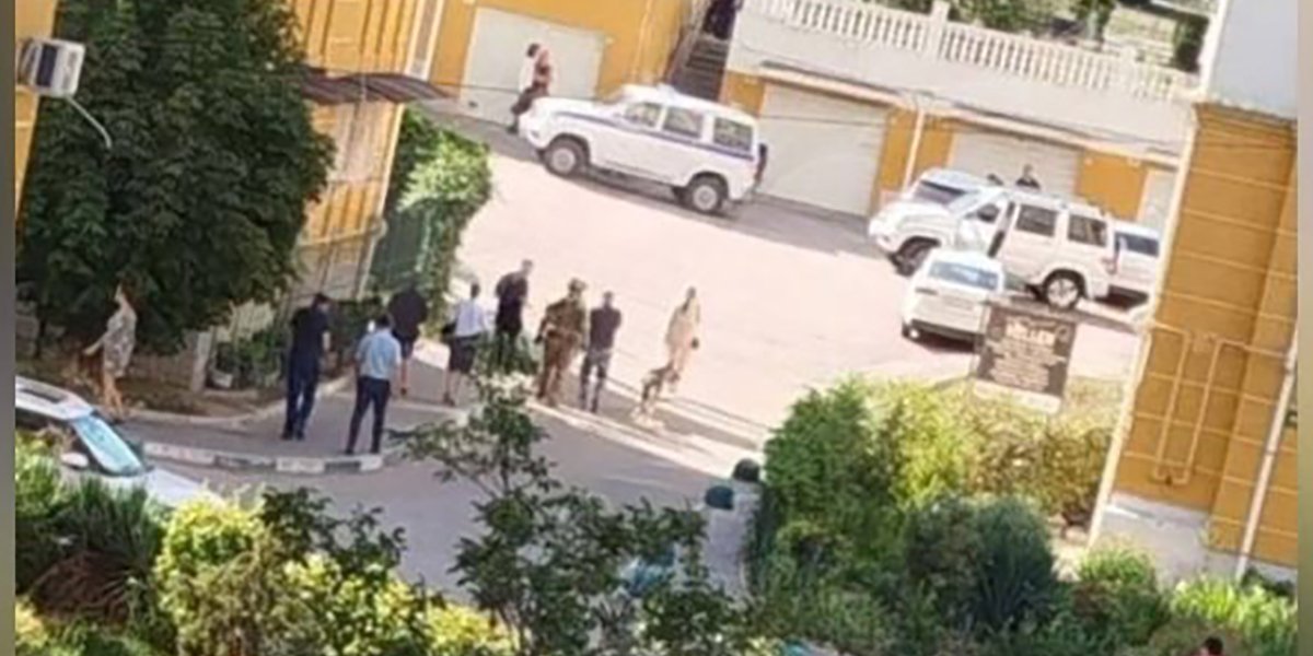 В Севастополе взрывом убило капитана 1-го ранга: появились первые детали теракта — задержана подозреваемая (ФОТО) В Севастополе взрывом убило капитана 1-го ранга: появились первые детали теракта — задержана подозреваемая (ФОТО)