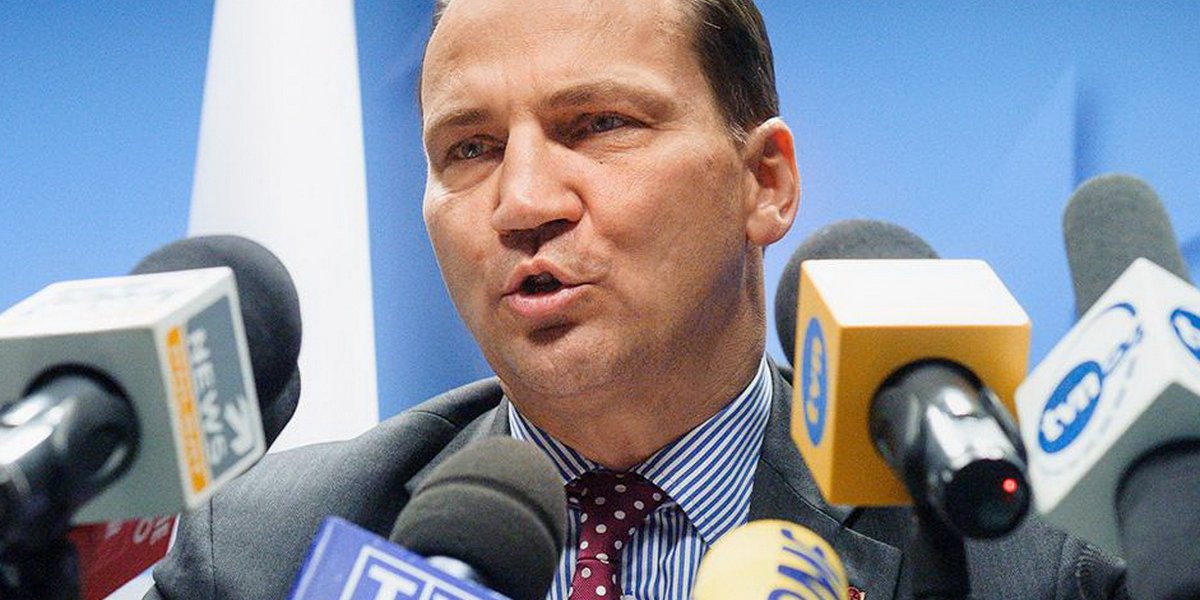 Польша сделала шаг к прямому конфликту? Сикорский предложил сбивать ракеты РФ над Украиной — Москва ответила Польша сделала шаг к прямому конфликту? Сикорский предложил сбивать ракеты РФ над Украиной — Москва ответила