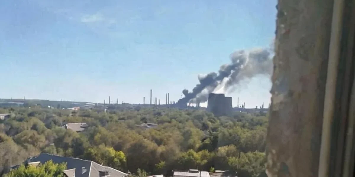 Взрывы в Орске 11.08.2026: атака БПЛА на Оренбургскую область, пожар на НПЗ, план «Ковёр» — что известно к этому часу Взрывы в Орске 11.08.2026: атака БПЛА на Оренбургскую область, пожар на НПЗ, план «Ковёр» — что известно к этому часу