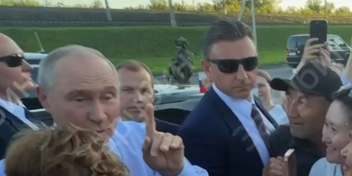 &laquo;Кому-то сегодня очень повезло&raquo;: Путин неожиданно остановил кортеж в Новосибирске и вышел к людям &mdash; видео (ВИДЕО)