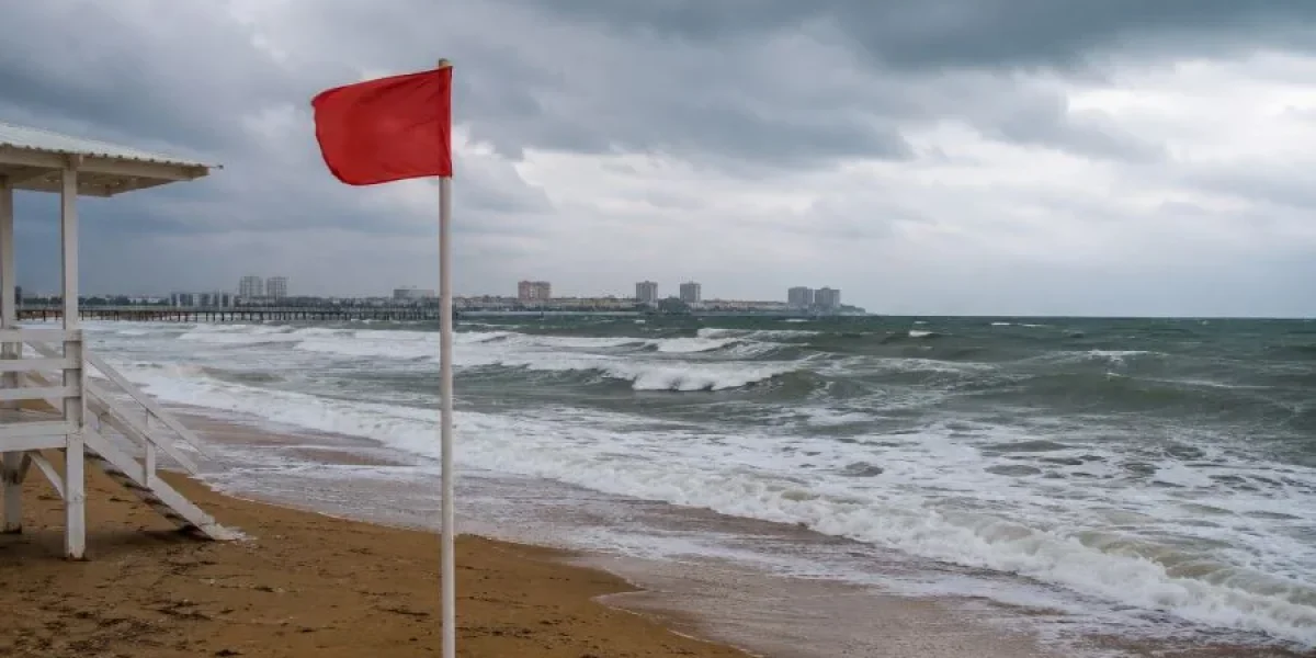 Шторм закрыл пляжи Анапы: купаться и выходить в море на надувных плавсредствах запрещено » Интересная Россия Шторм закрыл пляжи Анапы: купаться и выходить в море на надувных плавсредствах запрещено » Интересная Россия