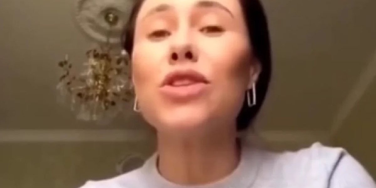 Овчарка напала на йорка звезды «Уральских Пельменей»: актриса рыдает и просит молиться (ВИДЕО) Овчарка напала на йорка звезды «Уральских Пельменей»: актриса рыдает и просит молиться (ВИДЕО)