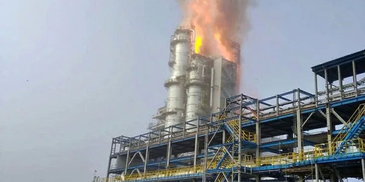 При пожаре на Амурском ГХК погиб три человека, 146 пострадали (ВИДЕО) При пожаре на Амурском ГХК погиб три человека, 146 пострадали (ВИДЕО)