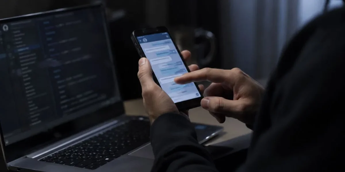 Новая схема мошенников в WhatsApp и Telegram: россиян обманывают от имени соседей и крадут личные данные Новая схема мошенников в WhatsApp и Telegram: россиян обманывают от имени соседей и крадут личные данные