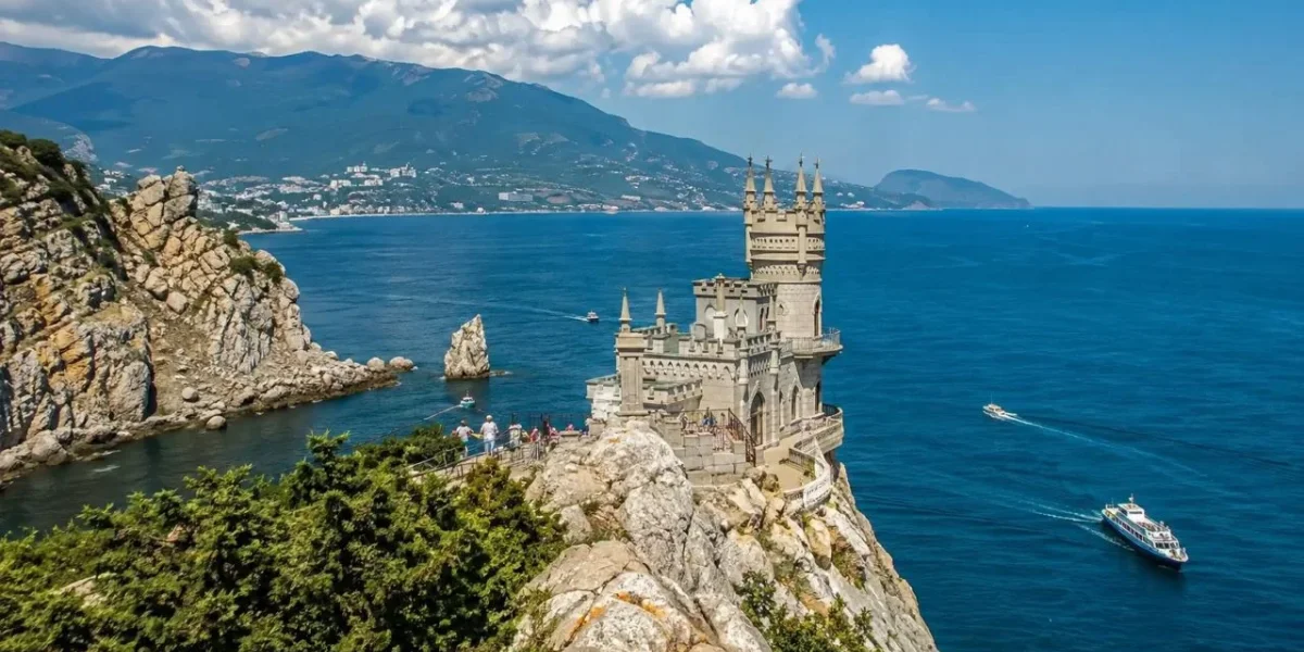 Обстановка в Крыму 17 августа 2026: атаки БПЛА, отключения света, бензин по QR-кодам и пожар на Тепе-Оба &mdash; новости дня