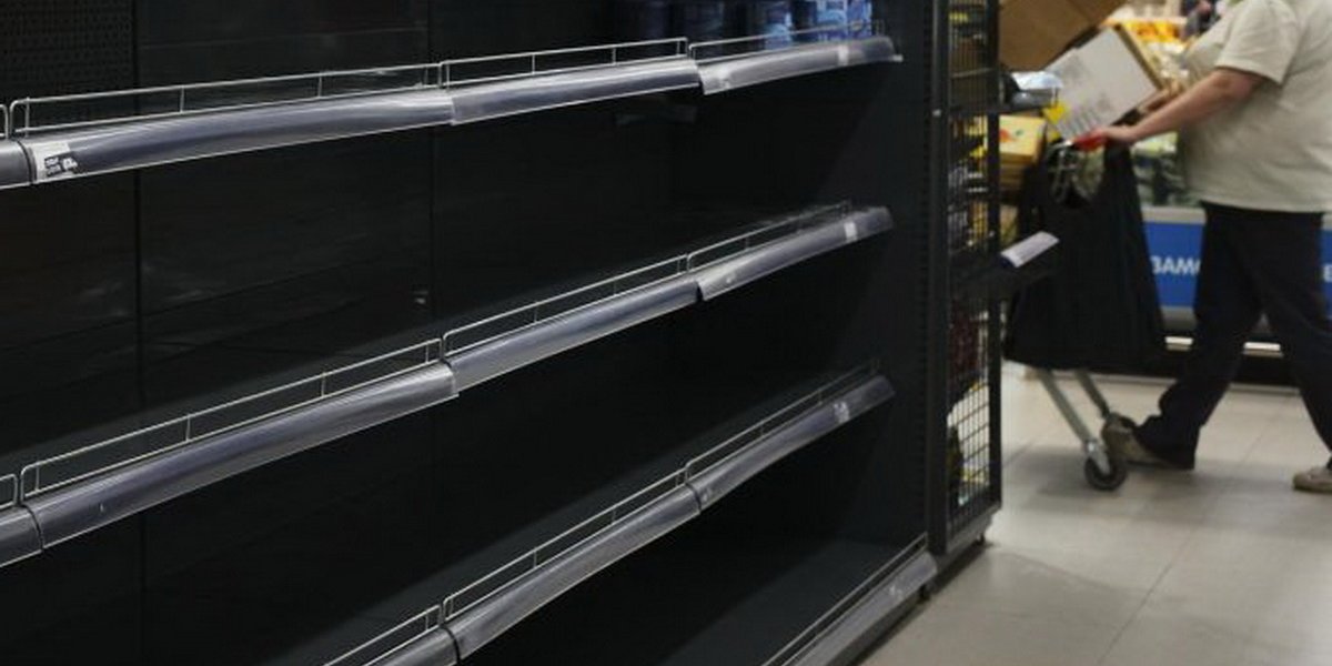 &laquo;Полки пустеют&raquo;: украинские супермаркеты столкнулись с перебоями после ударов по складам (ФОТО)