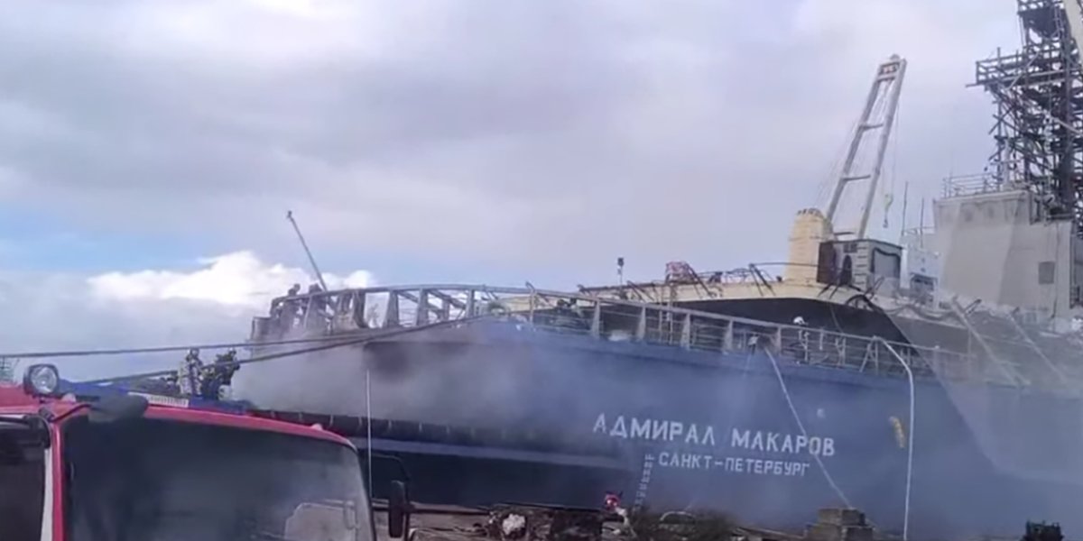 В Кронштадте загорелся ледокол «Адмирал Макаров»: пожар попал на видео (ВИДЕО) В Кронштадте загорелся ледокол «Адмирал Макаров»: пожар попал на видео (ВИДЕО)
