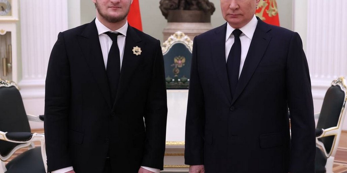 Путин наградил орденом сына Кадырова Путин наградил орденом сына Кадырова
