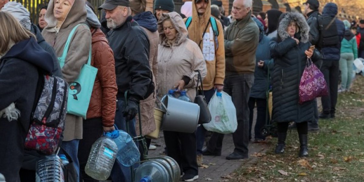 «Киевлянам пора покидать многоэтажки»: украинцы массово уезжают из городов перед тяжелой зимой — СМИ «Киевлянам пора покидать многоэтажки»: украинцы массово уезжают из городов перед тяжелой зимой — СМИ
