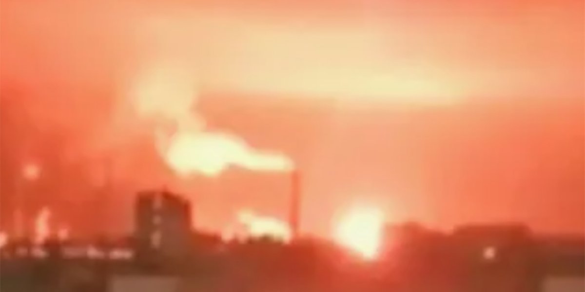 На Новороссийск обрушилась волна БПЛА: город накрыли взрывы, начались пожары На Новороссийск обрушилась волна БПЛА: город накрыли взрывы, начались пожары