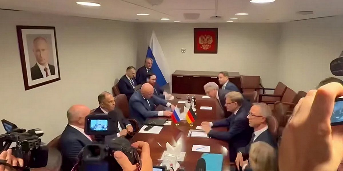 «Я снизошел до контакта с вами»: Лавров впервые с 2022 года встретился с главой МИД Германии и раскрыл детали разговора (ВИДЕО) «Я снизошел до контакта с вами»: Лавров впервые с 2022 года встретился с главой МИД Германии и раскрыл детали разговора (ВИДЕО)