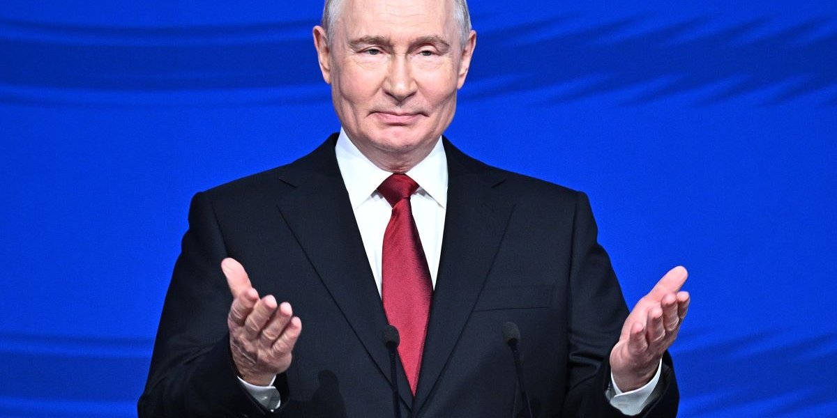 Путин оценил цифровые сервисы Москвы: МЭШ охватит четверть школьников России, а платформа для рентгенологов работает в 75 регионах Путин оценил цифровые сервисы Москвы: МЭШ охватит четверть школьников России, а платформа для рентгенологов работает в 75 регионах