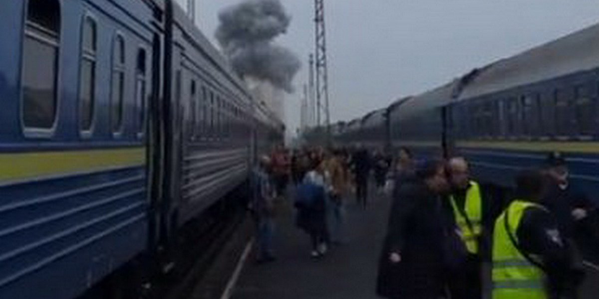 Борис Джонсон и чиновники ЕС оказались в зоне удара дрона у границы с Польшей: поезд эвакуировали