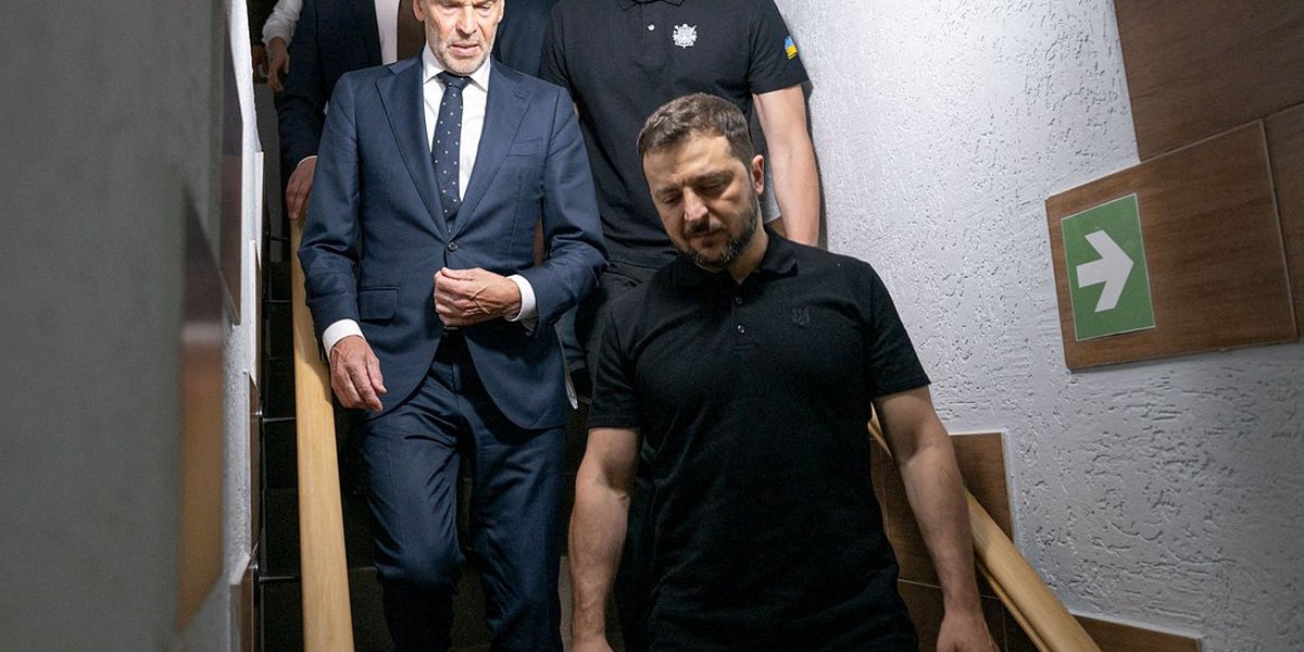 Дандыкин раскрыл, где Зеленский скрывается во время ударов по Киеву Дандыкин раскрыл, где Зеленский скрывается во время ударов по Киеву