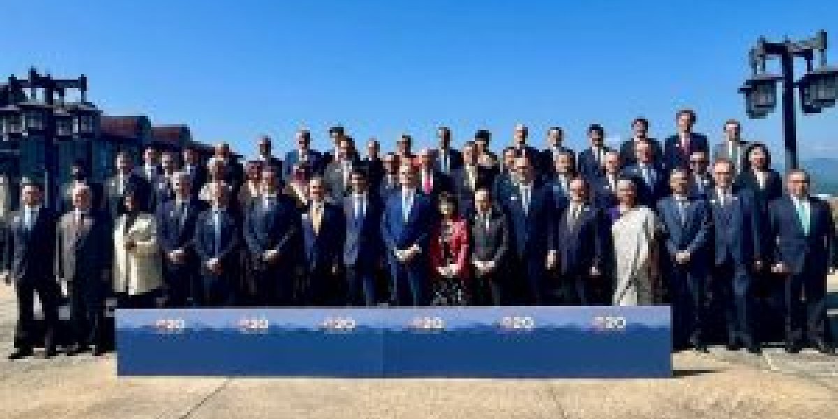 Европейские министры бойкотировали «семейное фото» с Силуановым на G20 (ФОТО) Европейские министры бойкотировали «семейное фото» с Силуановым на G20 (ФОТО)