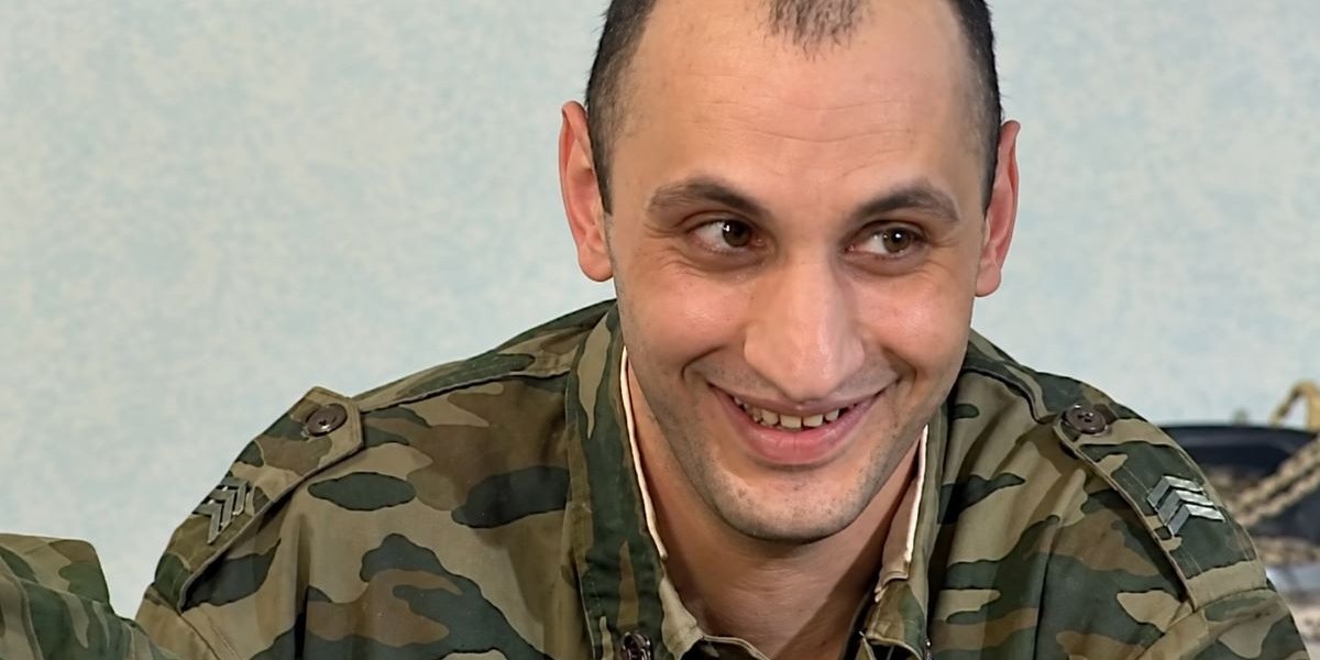 Сержант Фомин из «Солдат» уходит на СВО: актёр Юрий Сафаров подписал контракт с Минобороны Сержант Фомин из «Солдат» уходит на СВО: актёр Юрий Сафаров подписал контракт с Минобороны