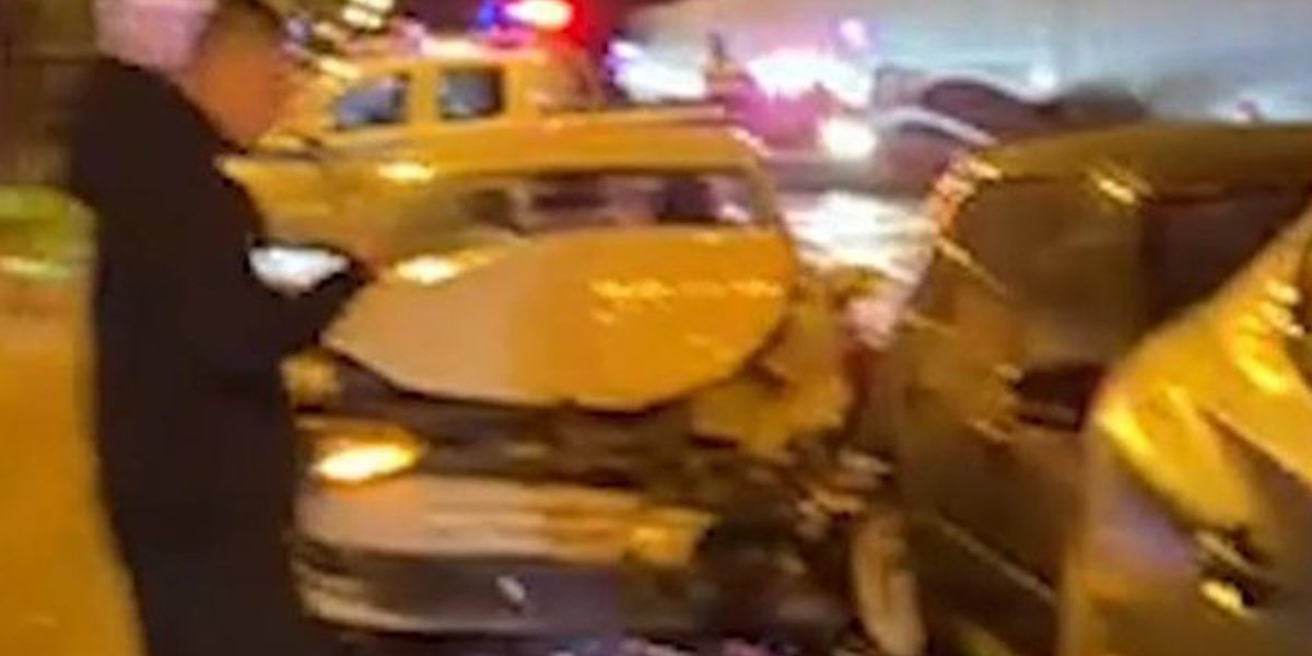 Популярный блогер на новом BMW попал в массовое ДТП на Рублевке и снял видео (ВИДЕО) Популярный блогер на новом BMW попал в массовое ДТП на Рублевке и снял видео (ВИДЕО)
