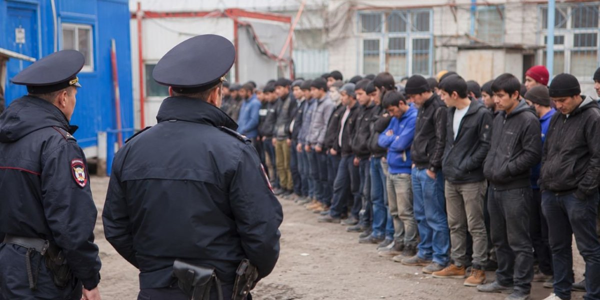 Рейд по мигрантам в Подмосковье: полиция выявила 148 нарушителей, иностранцев выдворят из России Рейд по мигрантам в Подмосковье: полиция выявила 148 нарушителей, иностранцев выдворят из России