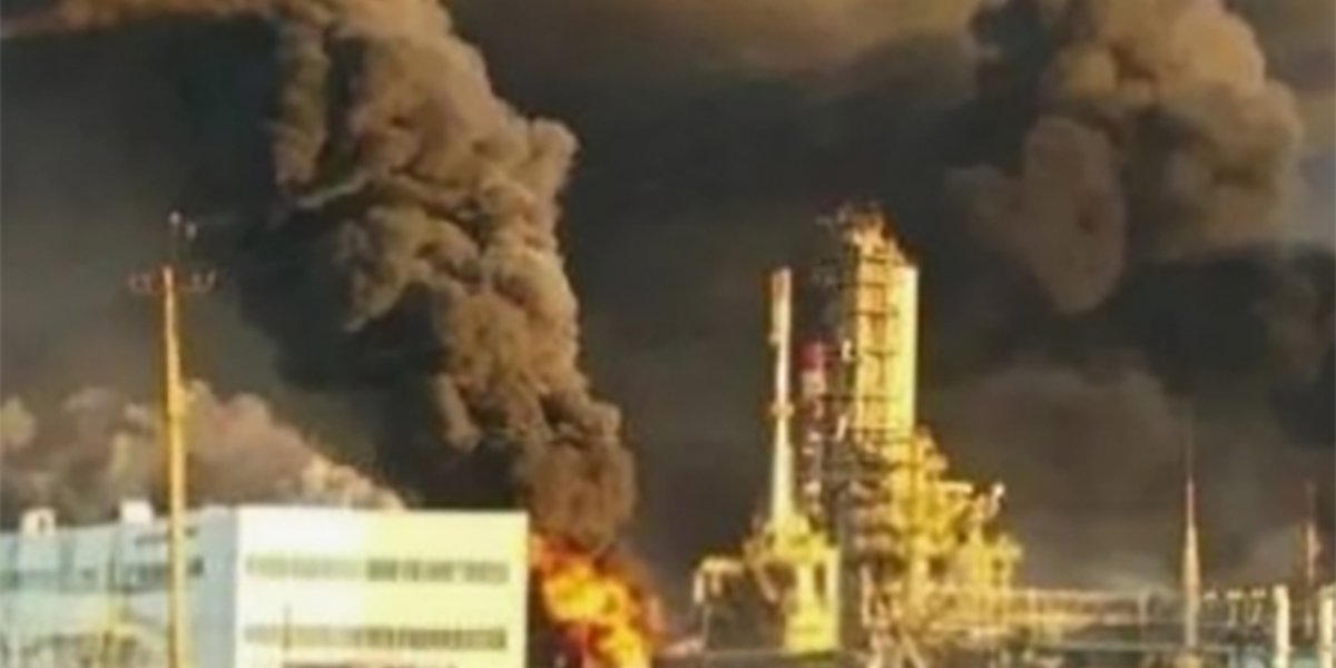 Пожар на Новошахтинском НПЗ: единственный нефтезавод в Ростовской области поврежден после мощной атаки ВСУ Пожар на Новошахтинском НПЗ: единственный нефтезавод в Ростовской области поврежден после мощной атаки ВСУ