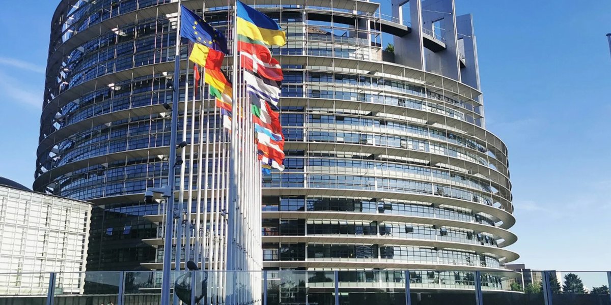 Рядом со зданием Европарламента в Брюсселе застрелили человека Рядом со зданием Европарламента в Брюсселе застрелили человека