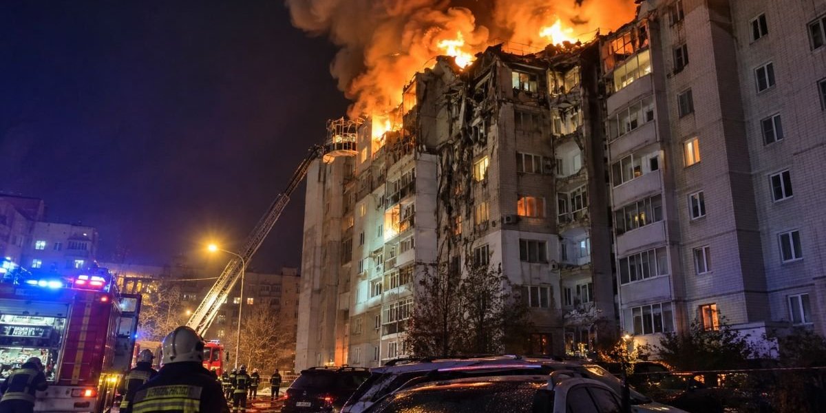 Взрывы в Брянске 17 октября 2026: атака БПЛА ночью, удар по многоэтажке? Последствия налёта и работа ПВО Взрывы в Брянске 17 октября 2026: атака БПЛА ночью, удар по многоэтажке? Последствия налёта и работа ПВО