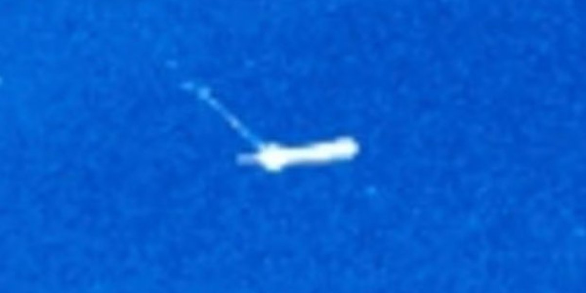 На снимках NASA увидели «корабль пришельцев» длиной 4 км у Солнца: учёные объяснили загадочную полосу На снимках NASA увидели «корабль пришельцев» длиной 4 км у Солнца: учёные объяснили загадочную полосу
