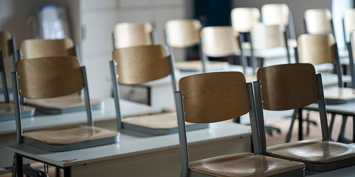 Атака БПЛА на Рязань 15 октября: пожар на НПЗ, повреждён склад, отменены занятия в школах &mdash; что известно