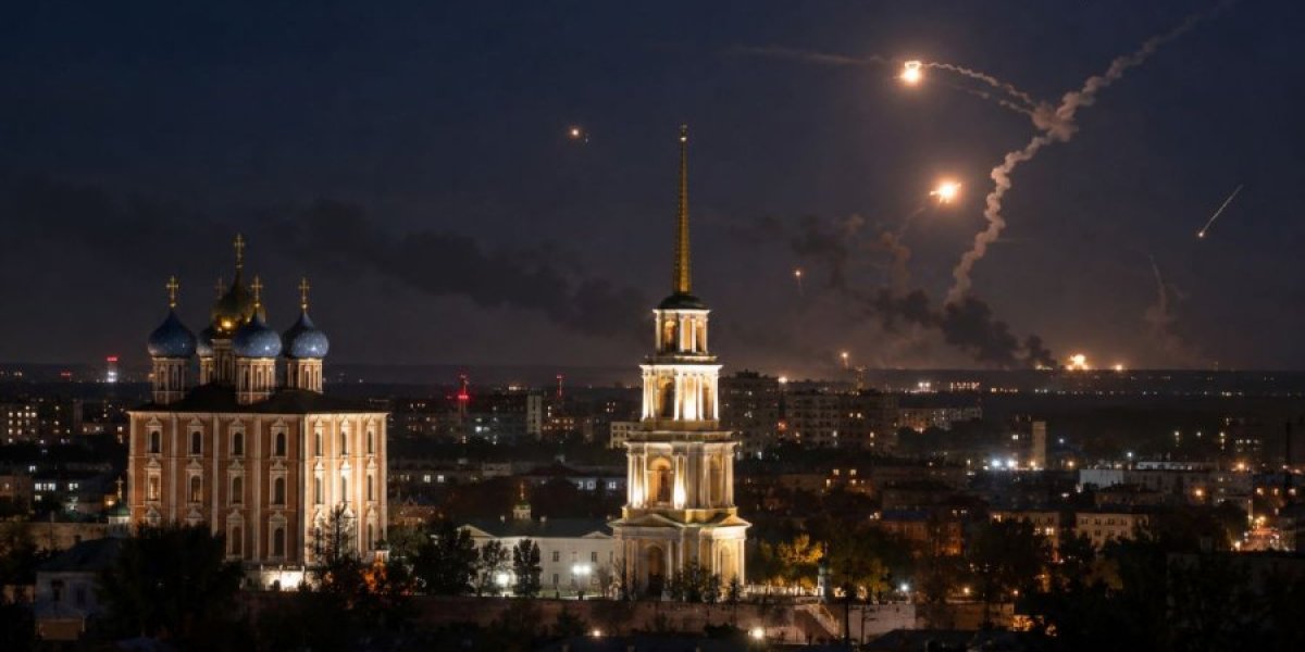 Взрывы в Подмосковье сегодня, 15 октября 2026: атака БПЛА на Москву, где сбивали дроны и ограничения в Домодедово