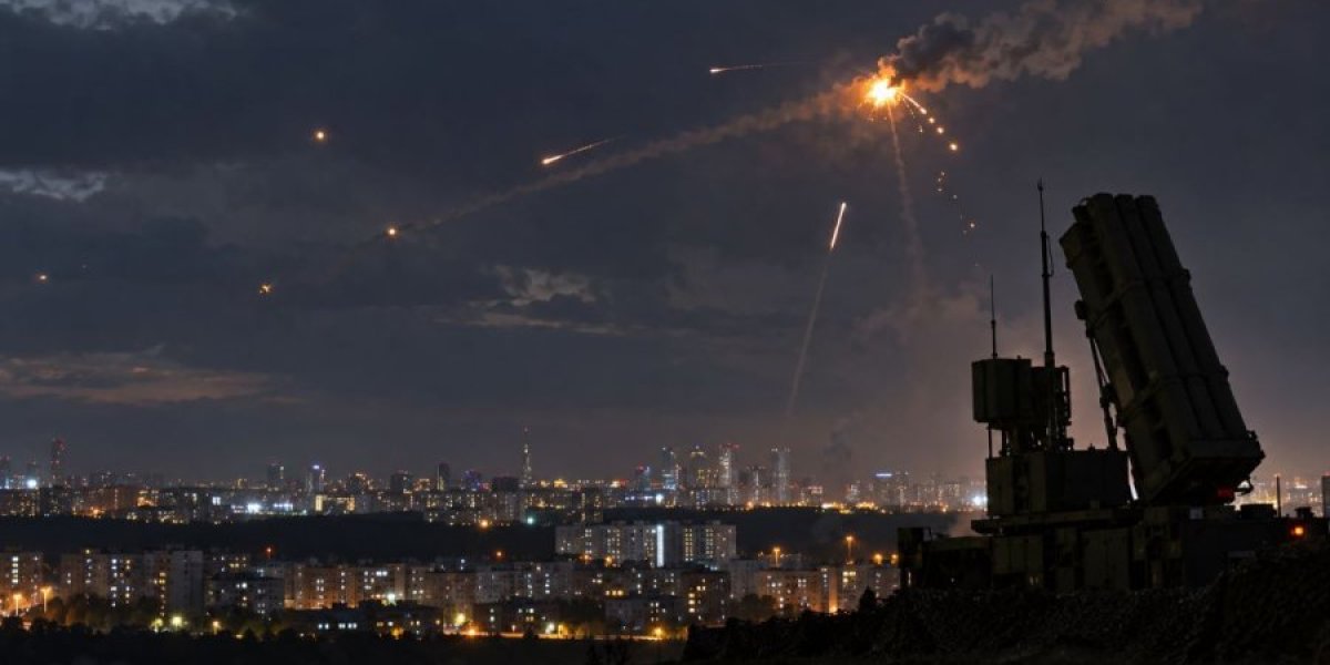 Взрывы в Воронеже сегодня, 6 октября 2026: атака БПЛА ночью, режим опасности и работа ПВО, что известно Взрывы в Воронеже сегодня, 6 октября 2026: атака БПЛА ночью, режим опасности и работа ПВО, что известно