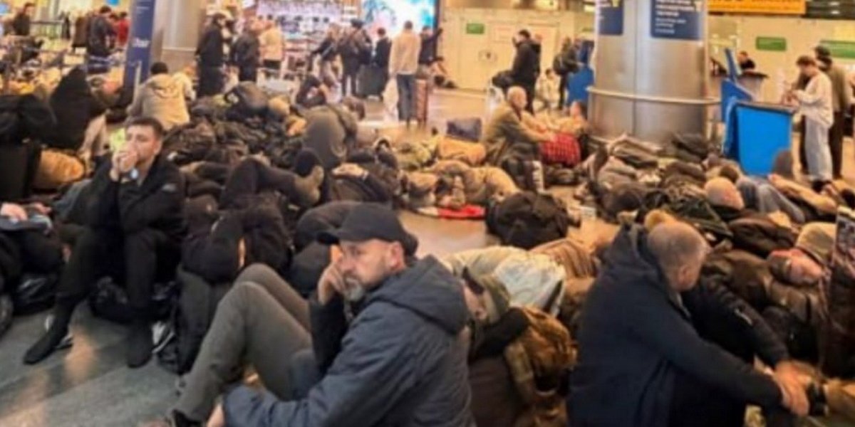 Взрывы и БПЛА в Подмосковье: свыше 400 рейсов в аэропортах Москвы отменены и задержаны Взрывы и БПЛА в Подмосковье: свыше 400 рейсов в аэропортах Москвы отменены и задержаны