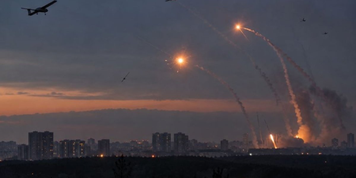 Взрывы во Владимире сегодня, 16 октября 2026: атака БПЛА, работа ПВО и последствия — что известно Взрывы во Владимире сегодня, 16 октября 2026: атака БПЛА, работа ПВО и последствия — что известно