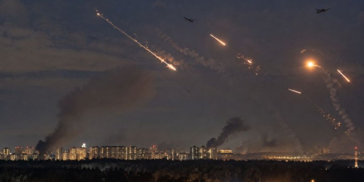 Атака БПЛА на Россию 16 октября 2026: какие регионы атаковали ВСУ ночью, пожар в Аксае, сбитые дроны над Москвой и Тулой Атака БПЛА на Россию 16 октября 2026: какие регионы атаковали ВСУ ночью, пожар в Аксае, сбитые дроны над Москвой и Тулой