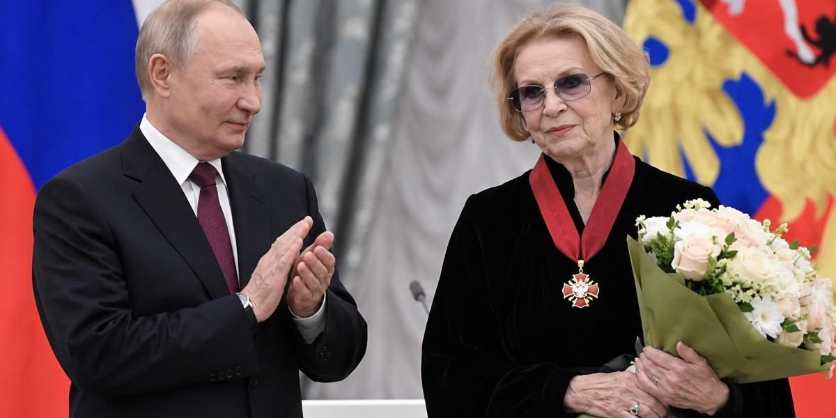 Алла Демидова получила орден «За заслуги перед Отечеством» I степени: Путин наградил актрису к 90-летию Алла Демидова получила орден «За заслуги перед Отечеством» I степени: Путин наградил актрису к 90-летию