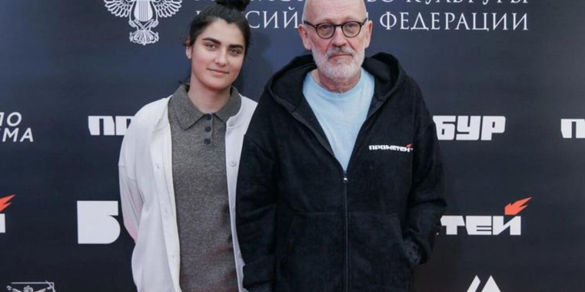 Александр Гордон с женой Алиной Михайловой вышел в свет на фестивале «Прометей» в Перми: что известно о паре Александр Гордон с женой Алиной Михайловой вышел в свет на фестивале «Прометей» в Перми: что известно о паре